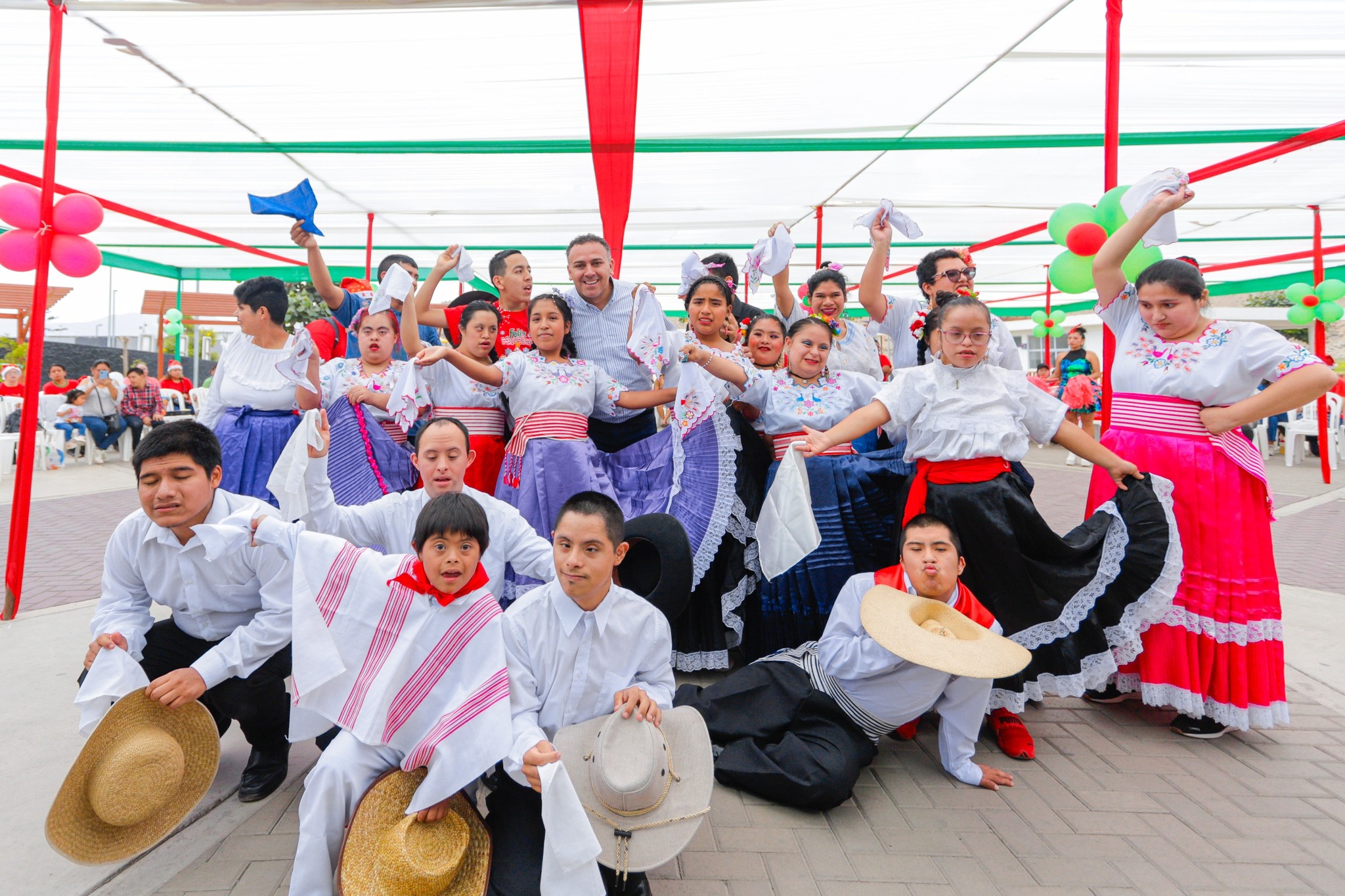 Clausuramos exitosamente los talleres de OMAPED en diversas disciplinas 💃🕺👩🍳👨🍳🍰, fomentando habilidades y un Ventanilla inclusivo 🤝.