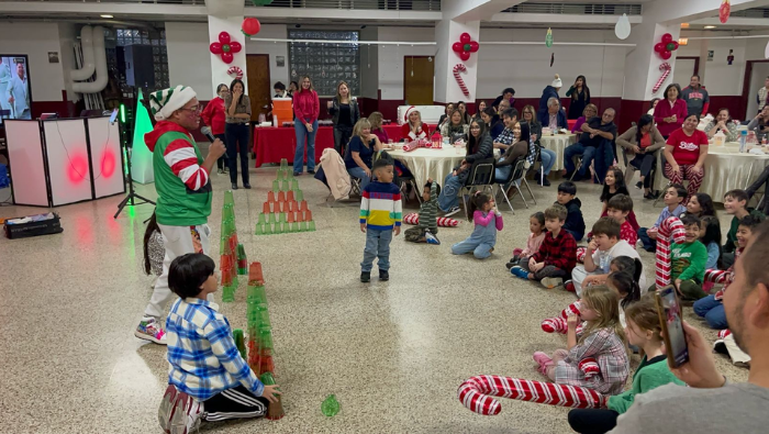 Decenas de familias de connacionales celebran la navidad con sabor peruano en Chicago