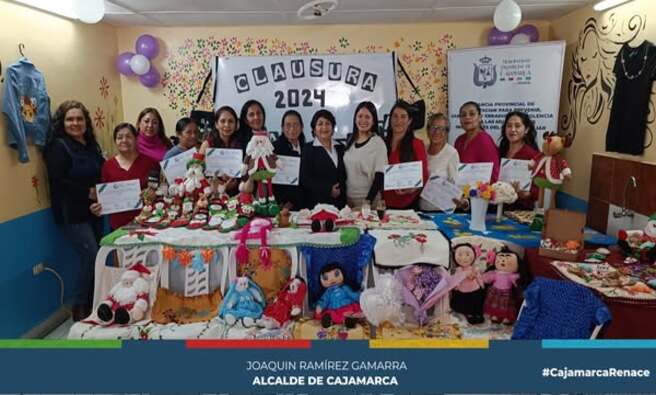La Municipalidad Provincial de Cajamarca, a través de la Coordinación de Renace Mujer y Familia, celebró la clausura del taller "Bordado en Cinta", donde se entregaron certificados a las madres participantes de bajos recursos económicos. 🎉
Este taller, que se llevó a cabo del 15 de marzo al 10 de diciembre, abarcó un total de 9 meses de formación. Con estas iniciativas, la municipalidad reafirma su compromiso de ofrecer alternativas que ayuden a las personas vulnerables de nuestra región a mejorar su situación económica. 💪🌟 ¡Juntas y juntos, construimos un futuro mejor!
