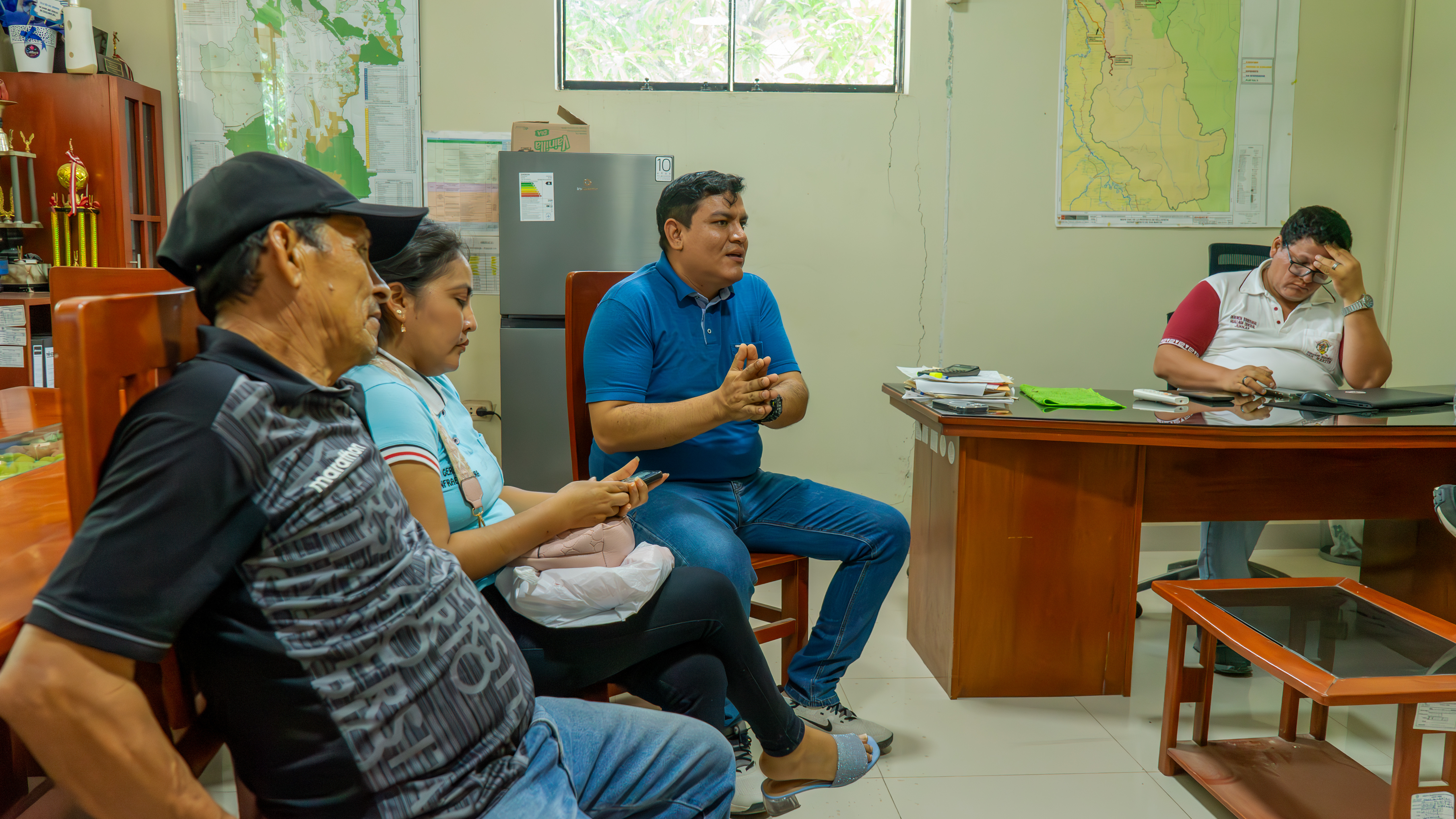 Equipo del gobierno regional recibe a pobladores de Pizarro