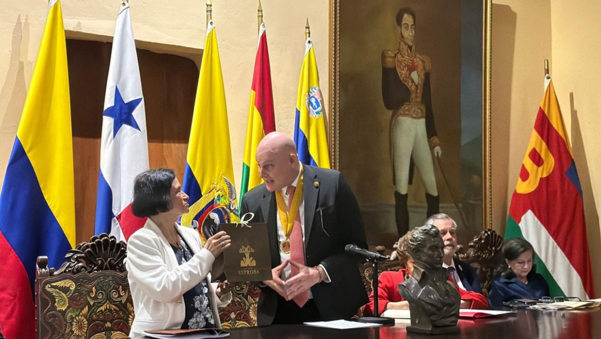 Viceministro Carlos Guevara Mann a compañado de la Dra. Scarlett O’Phelan