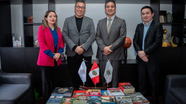 Cancillería Amazonas incentiva la lectura con donación de libros a la Biblioteca Municipal de Chachapoyas