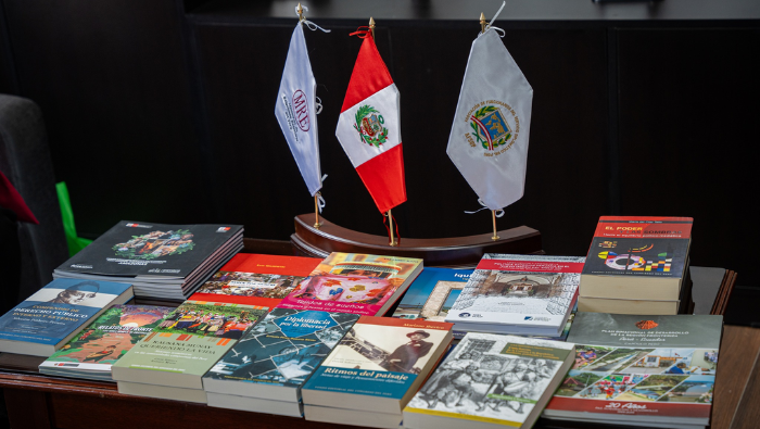 Cancillería Amazonas incentiva la lectura con donación de libros a la Biblioteca Municipal de Chachapoyas