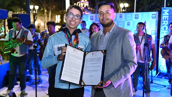Reconocimiento a periodista piurano destacado