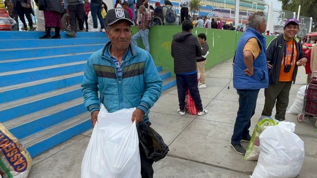 Entregan más de 4,000 canastas con víveres a personas con discapacidad 