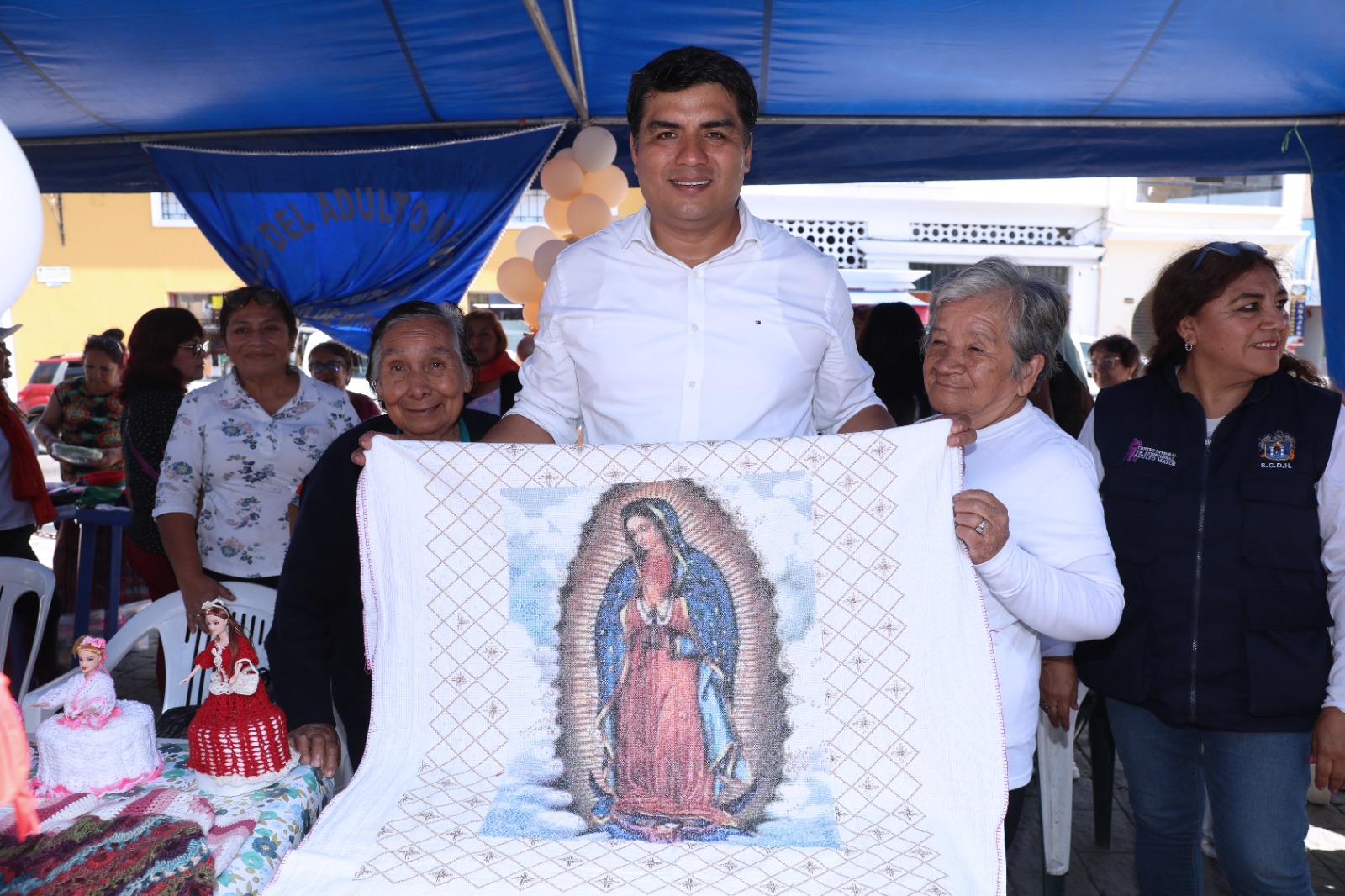 Organizan feria navideña para apoyar a organizaciones de base