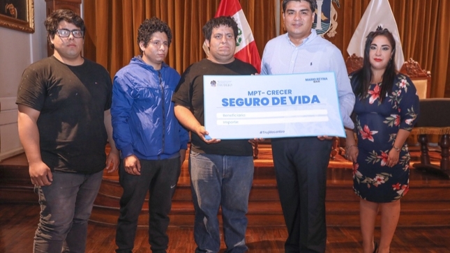 MPT entrega primera póliza por seguro vida a trabajadora fallecida