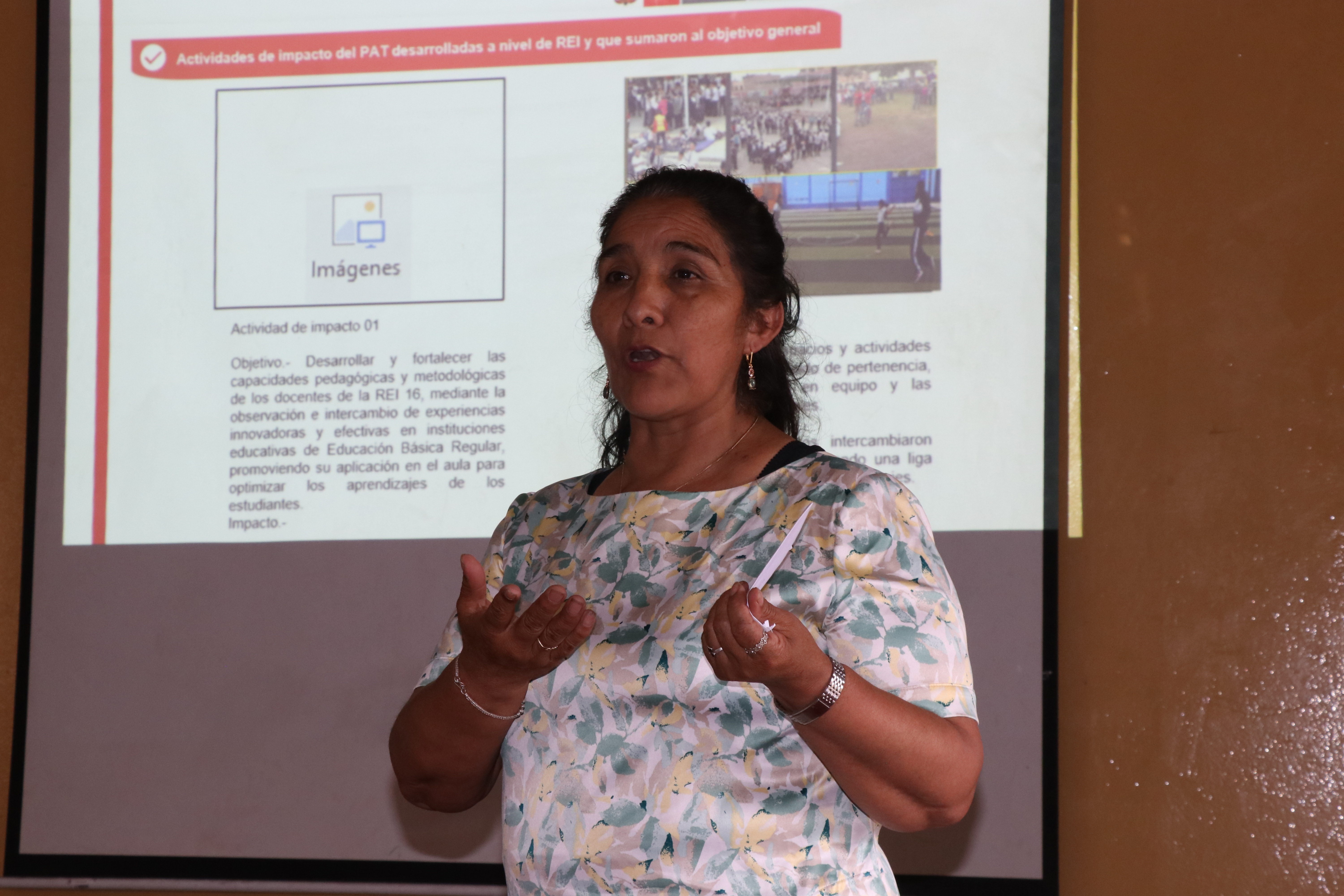 exposición de coordinadora de rei