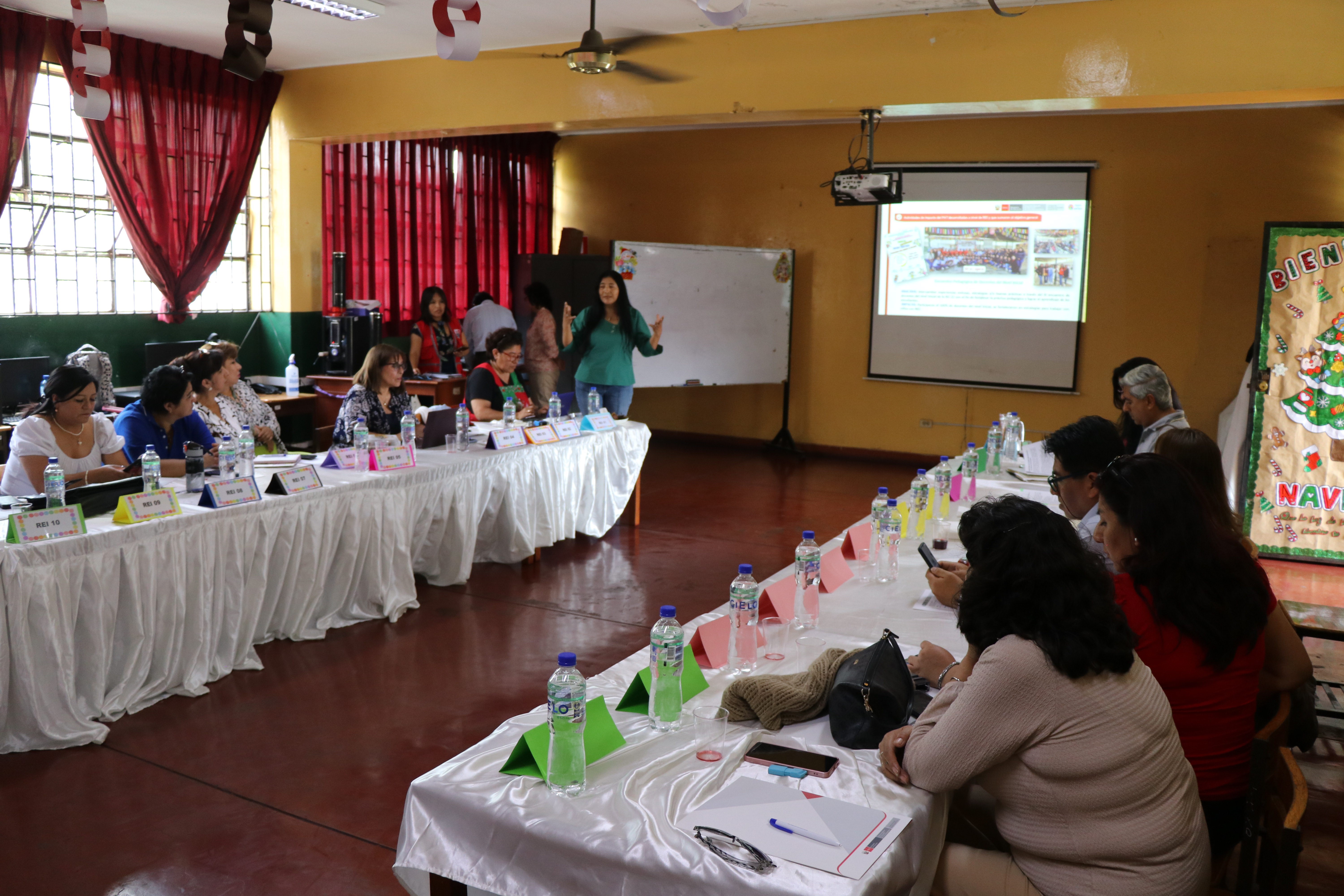 exposición de coordinadora de rei