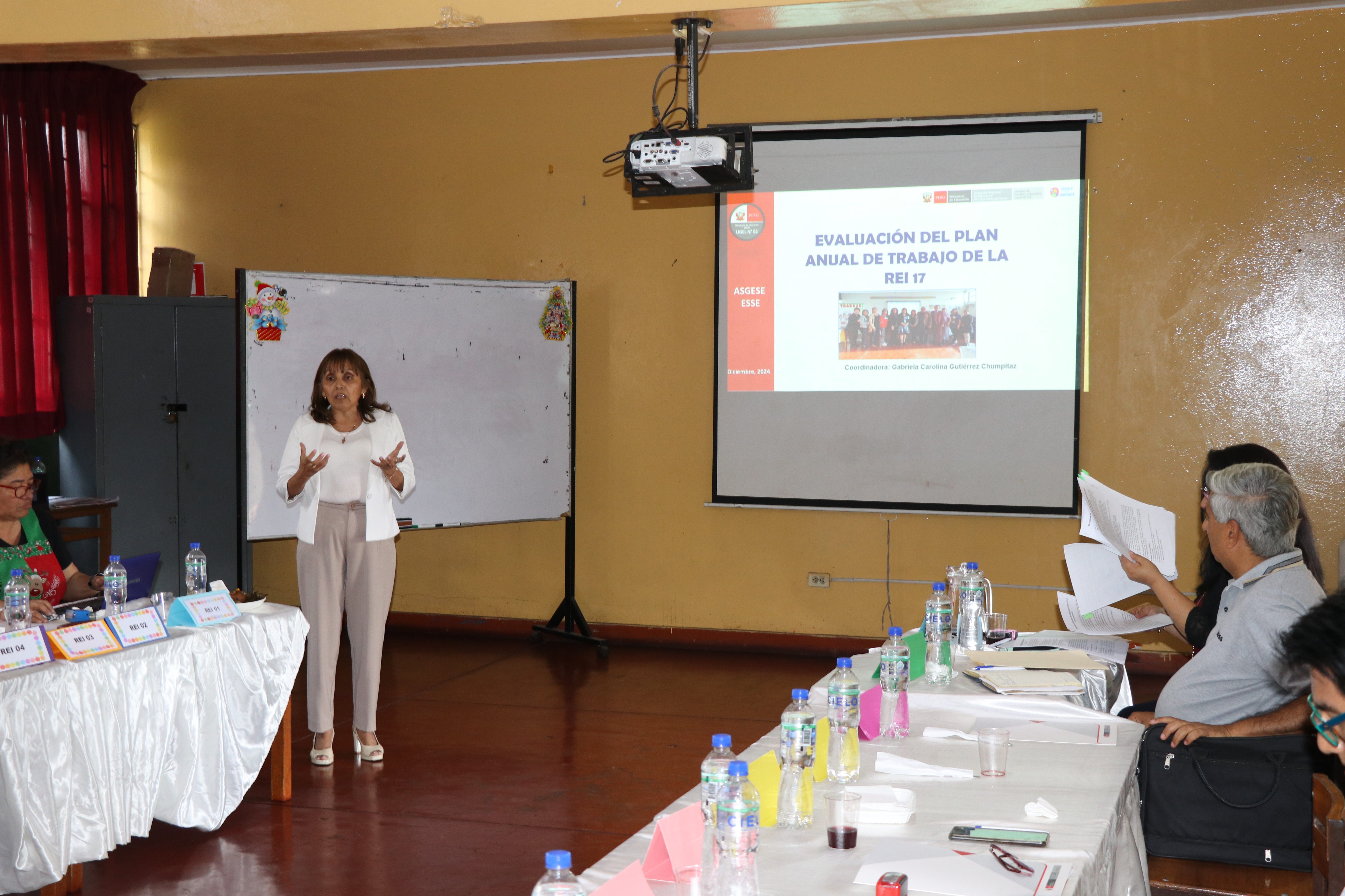 exposición de coordinadora de rei