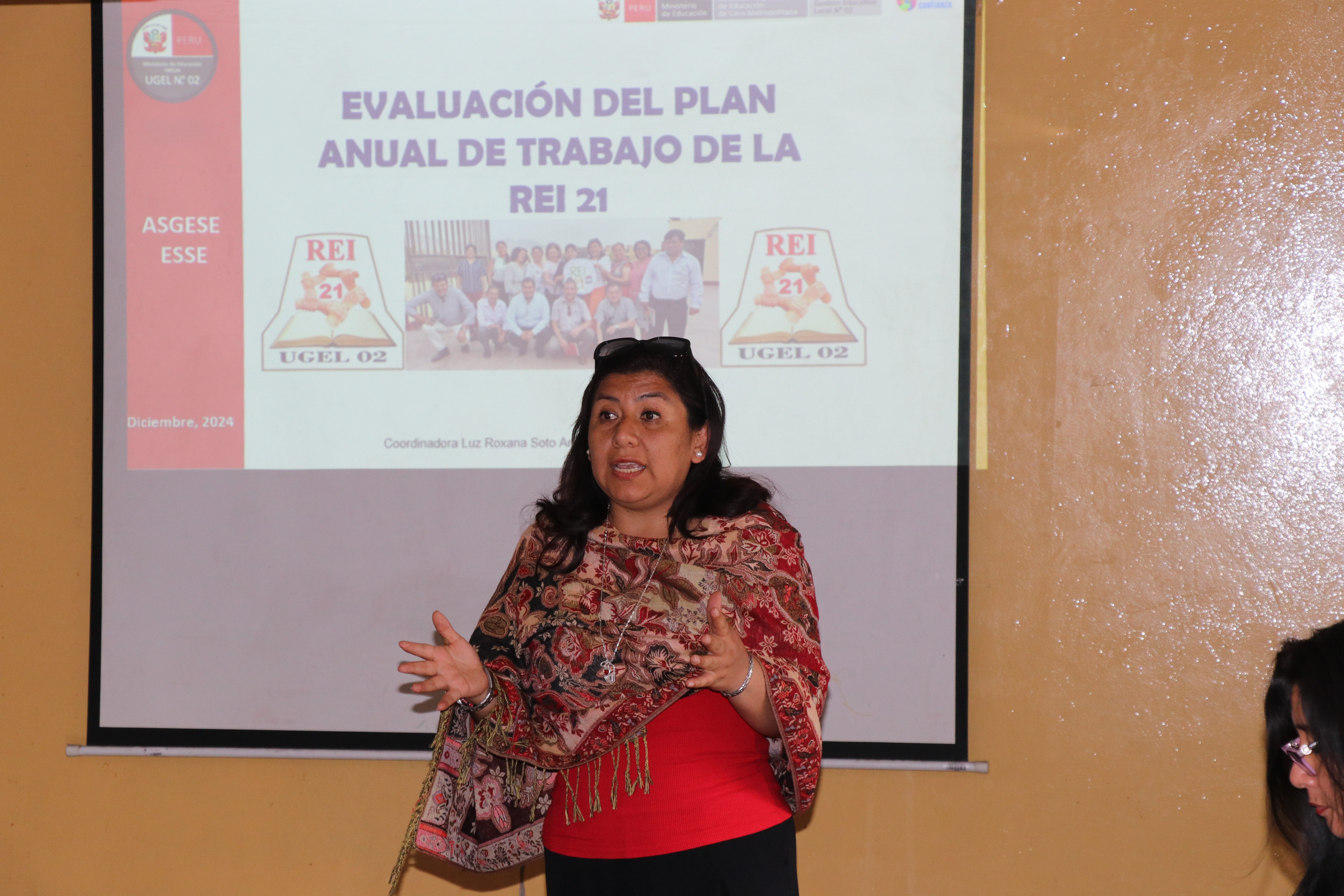 exposición de coordinadora de rei