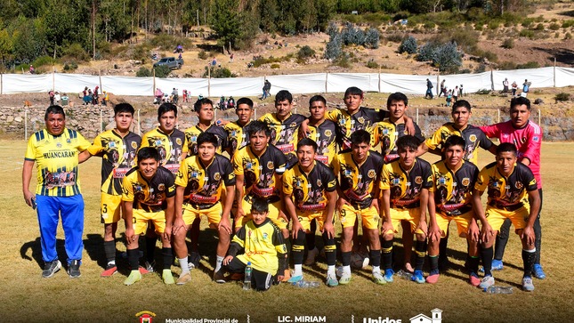 Archivo imagen de la Entrega de Uniformes y Buzos al Club Deportivo Unión Condor de Quiñer