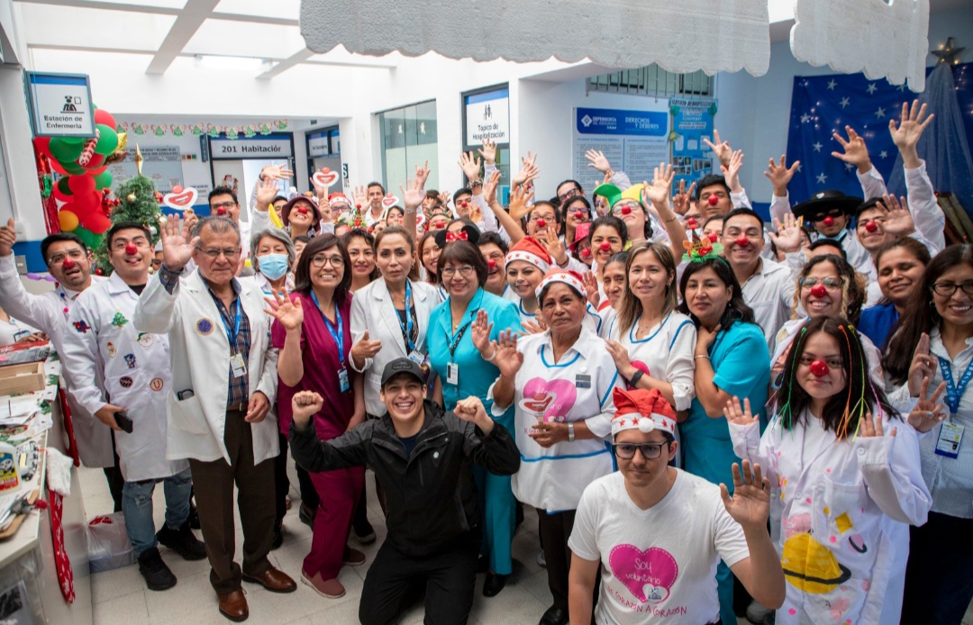 Pacientes del Hospital Voto Bernales de EsSalud adelantan la Navidad con alegría y risas gracias a clowns hospitalarios