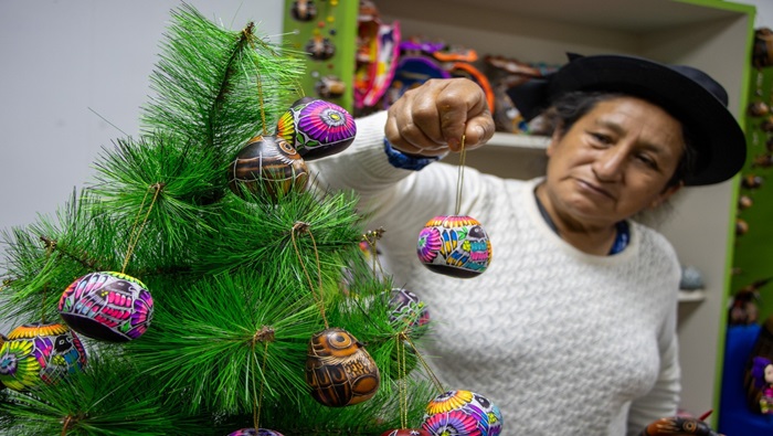 Nacimientos tradicionales y adornos navideños son la sensación en Ruraq maki. Tajimat pujut