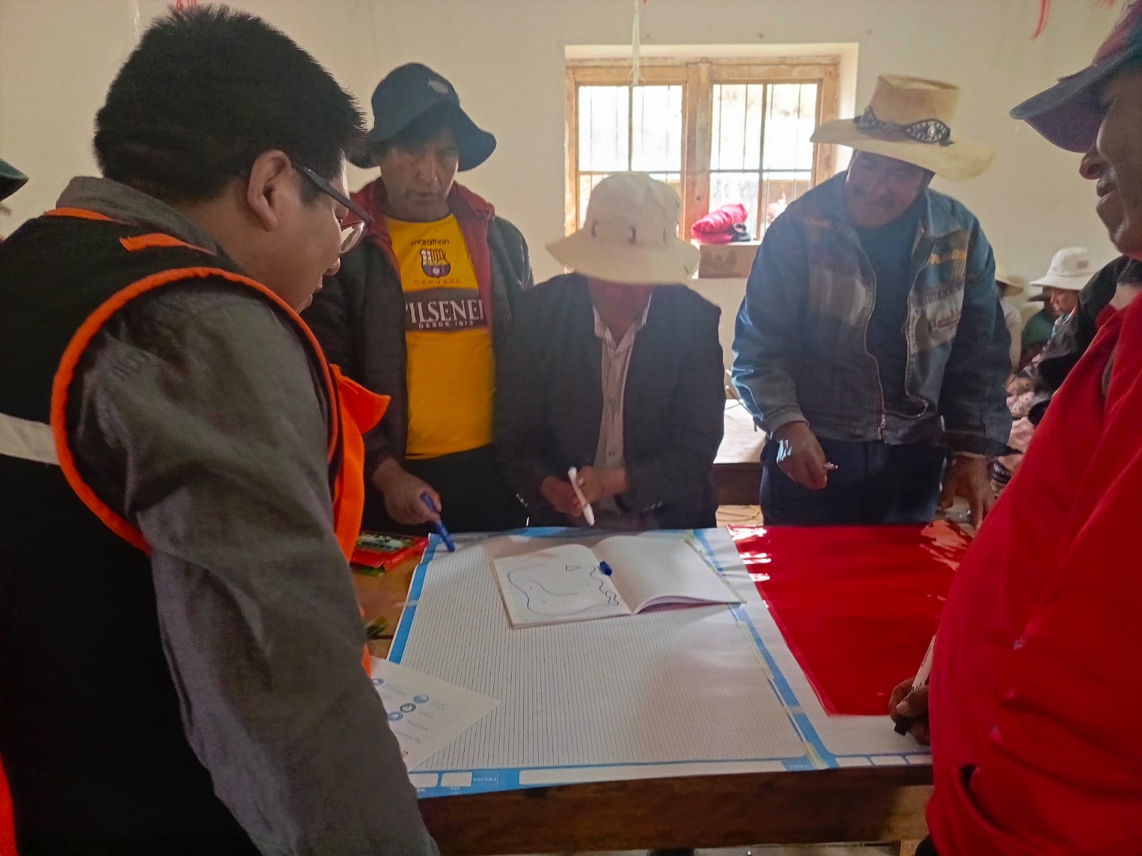 Participantes de en la capacitación de la comunidad de checayani