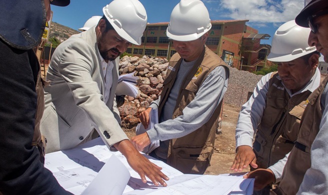 Esta mañana, el jefe de la Unidad de Inversiones, Ing. Mauricio Zamora Huamán, realizó la supervisión al avance de la construcción.