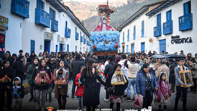 Archivo imagen de Misa de Despierto y Procesión de la Virgen del Rosario en el inicio de las Fiestas Jubilares de Paucartambo