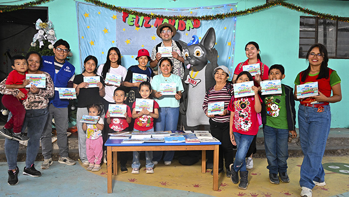 Fondo Editorial de Emilima entregó más de 160 libros a niños de Carabayllo-1