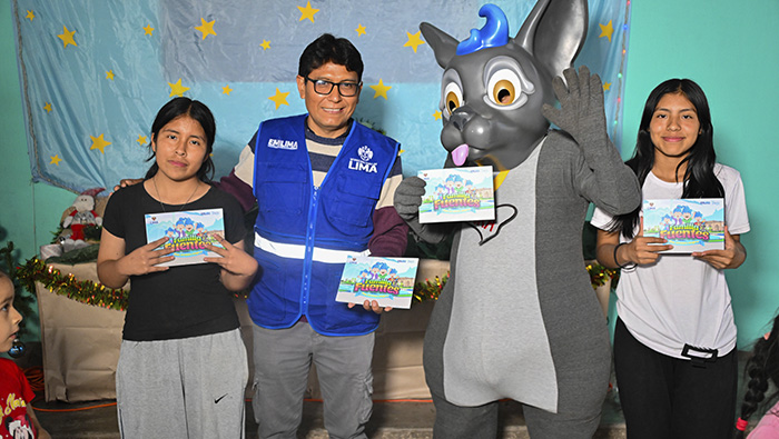 Fondo Editorial de Emilima entregó más de 160 libros a niños de Carabayllo-4