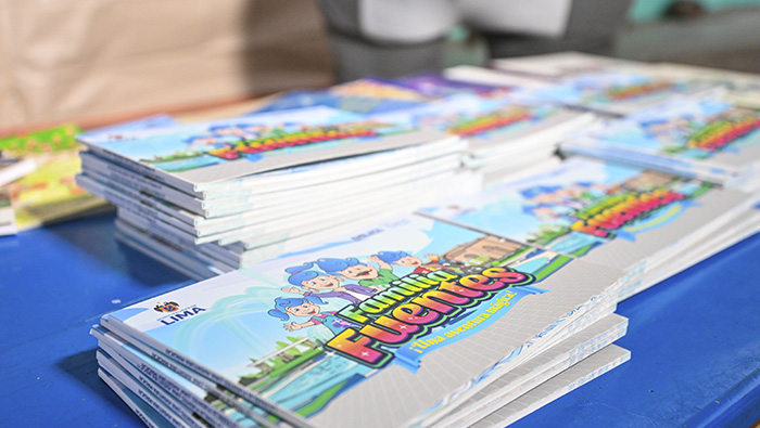 Fondo Editorial de Emilima entregó más de 160 libros a niños de Carabayllo-5