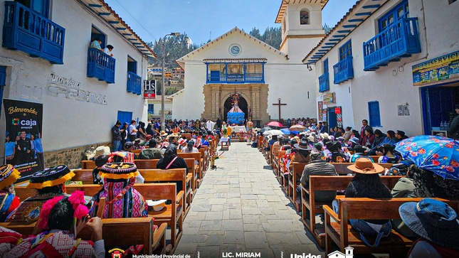 Archivo imagen de Multitudinaria participación de Devotos y Feligreses en las Actividades por el día Central de la Virgen del Rosario