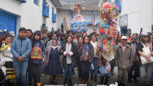 Archivo imagen de Paucartambo vivió la Fiesta de Bendición de la Virgen del Rosario y culminó con la Guerilla en la Plaza Mayor