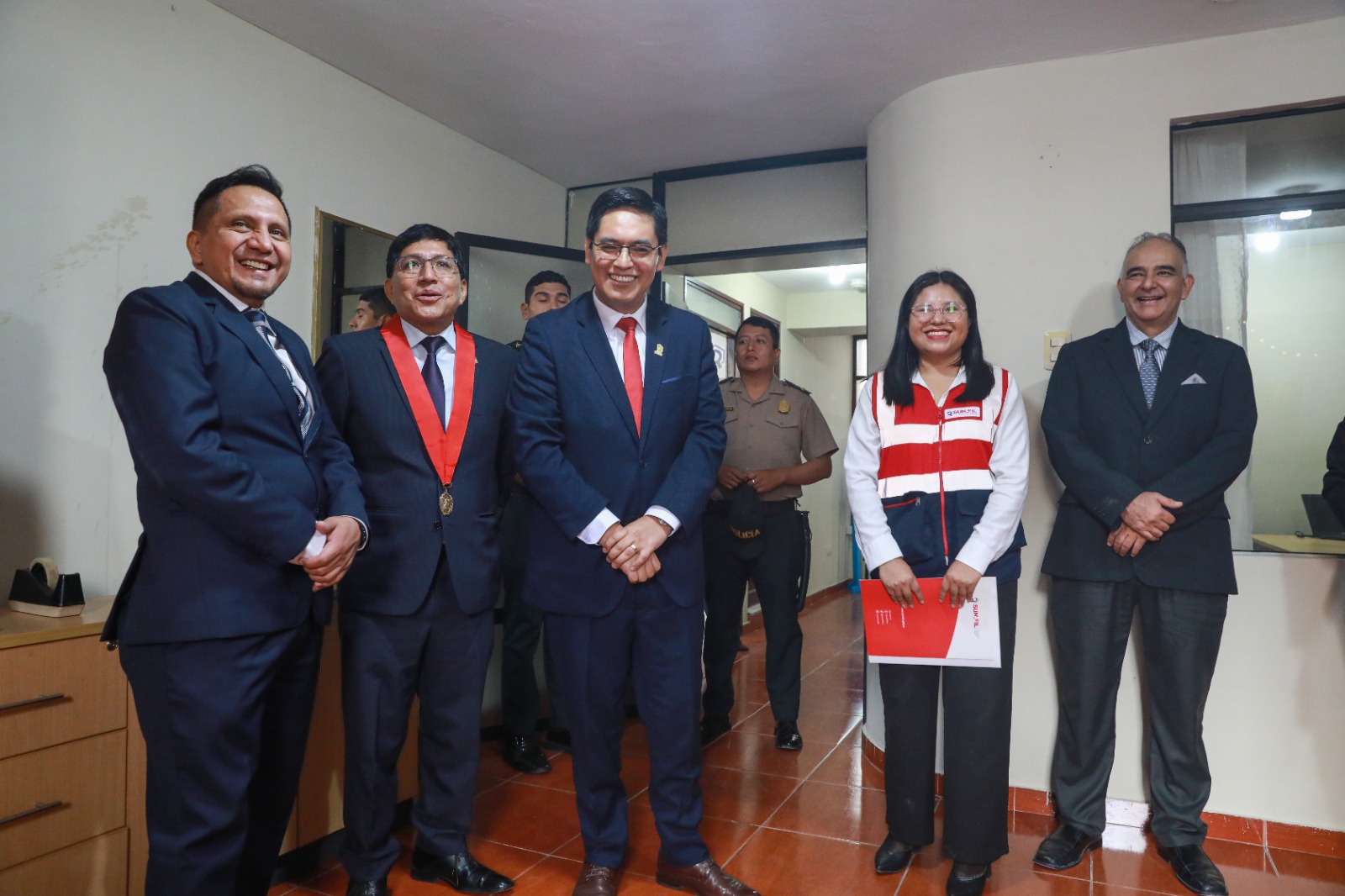 Con autoridades