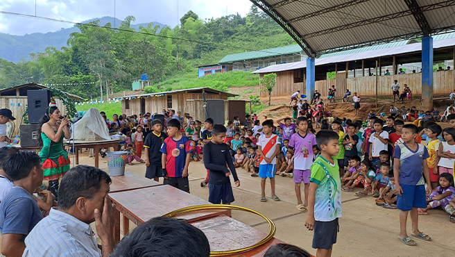 Niños disfrutando de los juegos del show infantil
