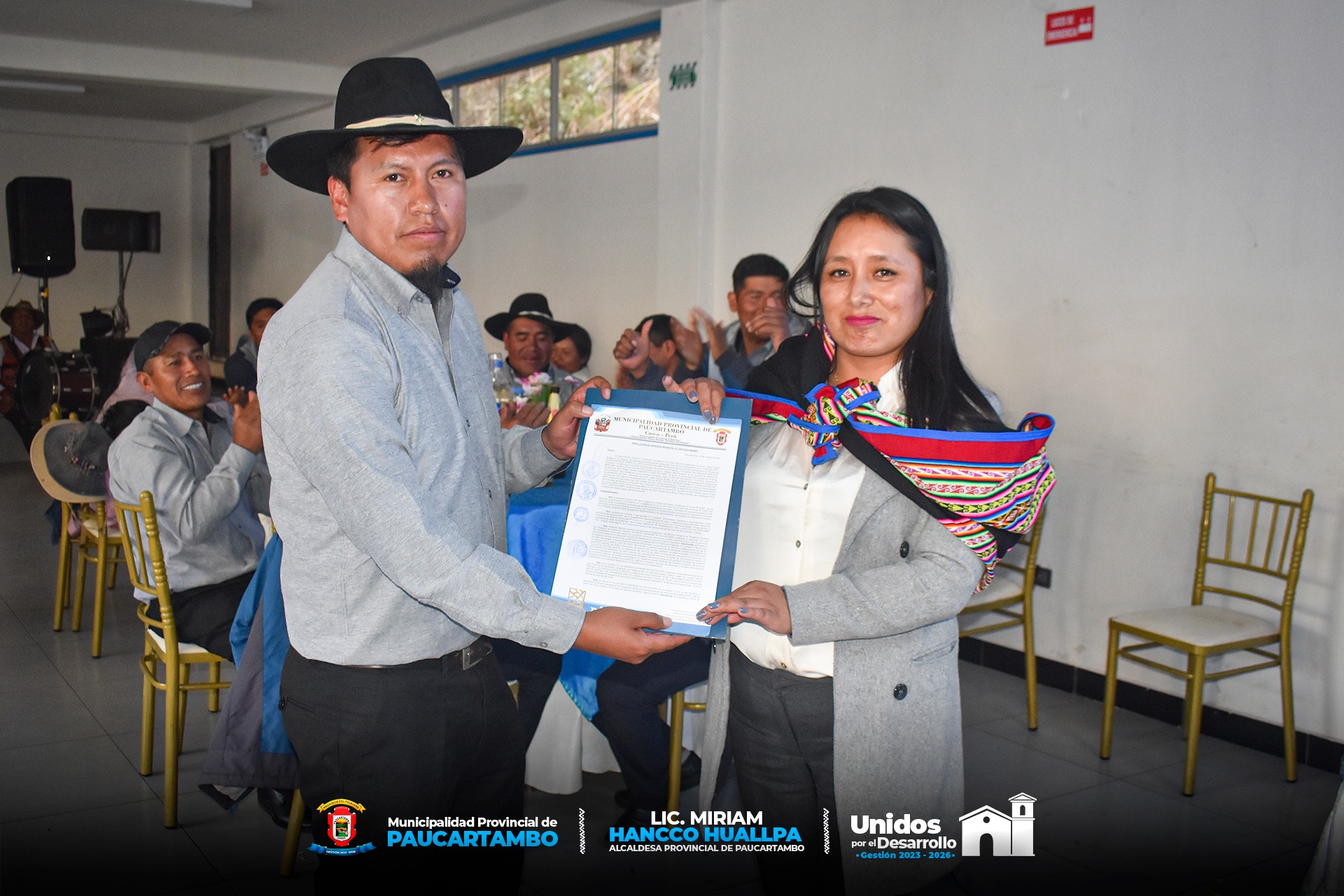 archivo imagen de Entrega de la Resolución a la Empresa de Transportes Q’ello Medias por parte de la Municipalidad Provincial de Paucartambo