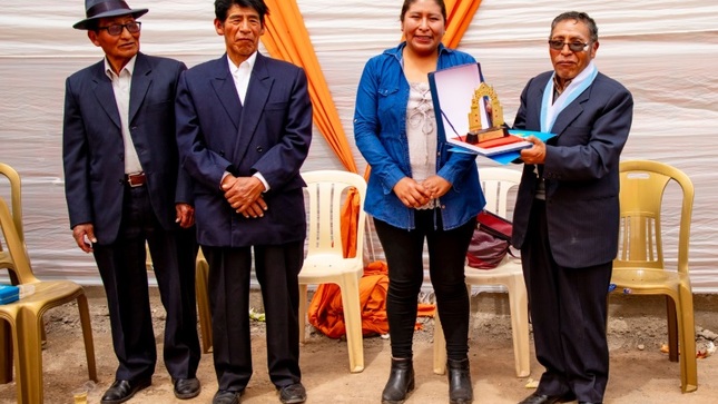 Municipalidad de Puno rinde homenaje a la Asociación de comerciantes feria internacional Chacarilla del lago zona sur por su 24° Aniversario