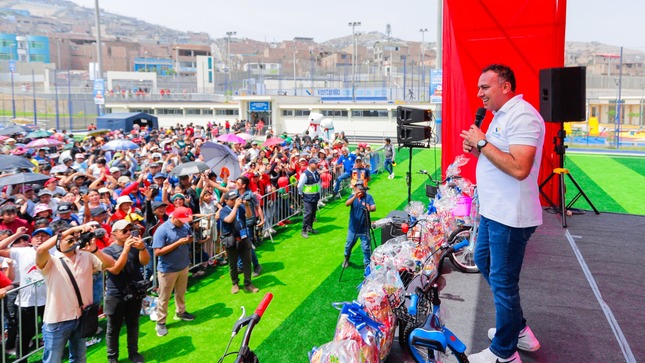 Llevamos alegría a todo el distrito 🏙️, haciendo que esta Navidad 🎄🎅🤶🎁❄️⛄ sea inolvidable para los niños 👧🧒 de Ventanilla y Pachacútec.