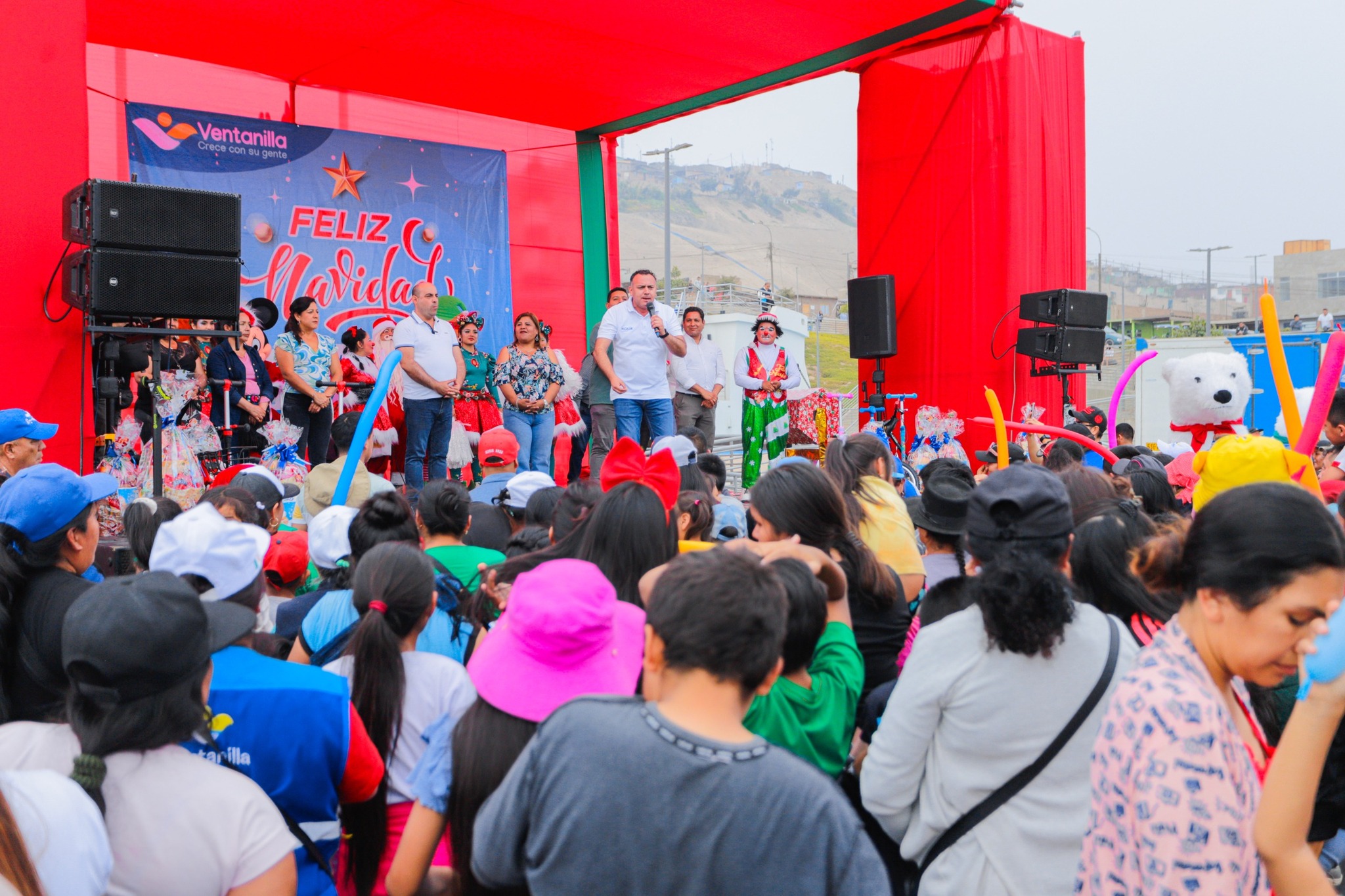 Llevamos alegría a todo el distrito 🏙️, haciendo que esta Navidad 🎄🎅🤶🎁❄️⛄ sea inolvidable para los niños 👧🧒 de Ventanilla y Pachacútec.