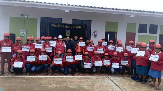 Clausuran actividad de Llamkasun Perú en caserío Rosas