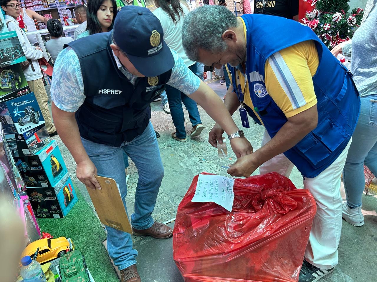 El Gobierno Regional de Piura, a través de DIRESA Piura, reafirma su compromiso con la salud y el bienestar de los niños en esta Navidad. La institución promueve la compra de juguetes seguros y libres de riesgos para las familias piuranas.