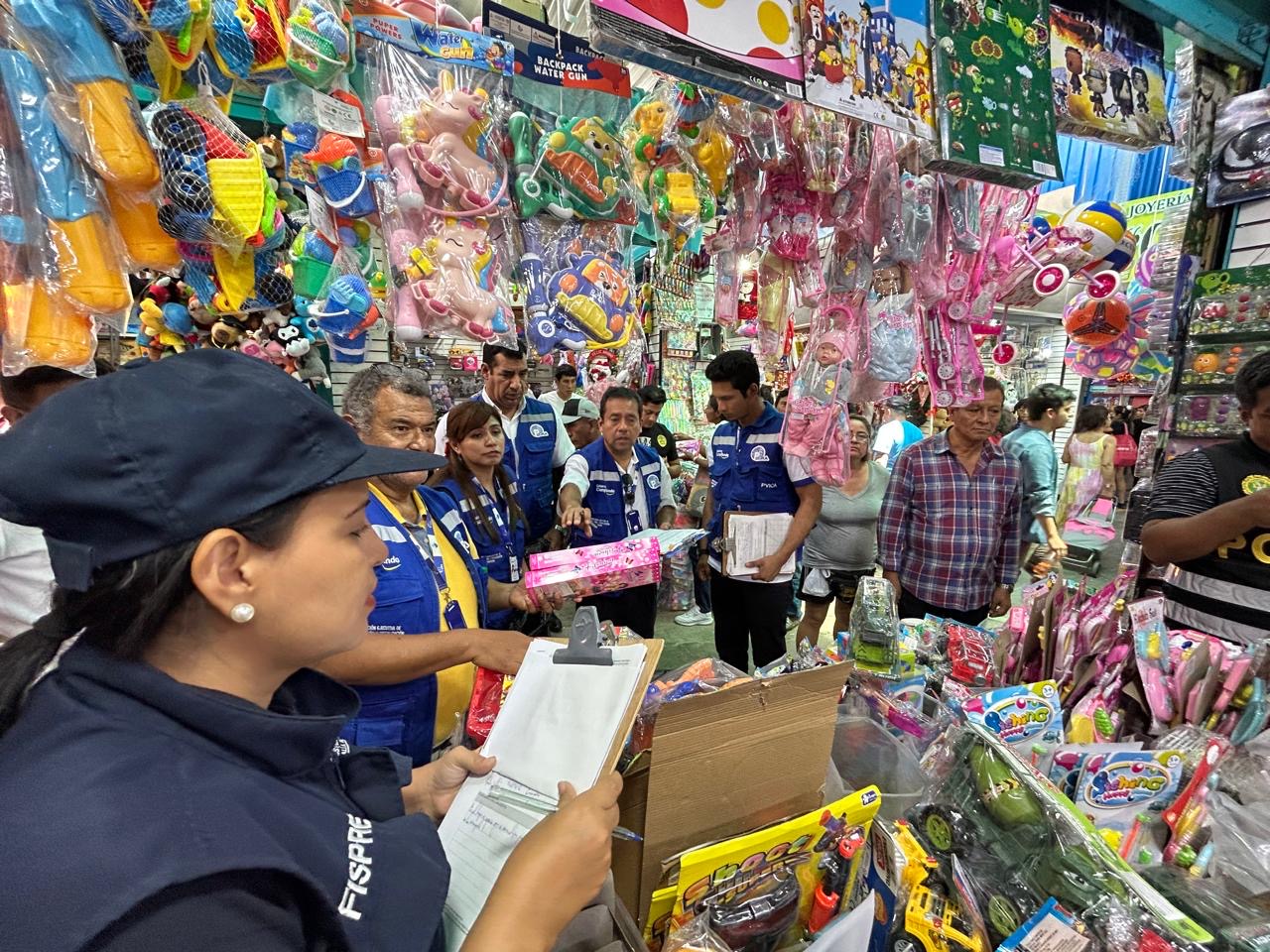 El Gobierno Regional de Piura, a través de DIRESA Piura, reafirma su compromiso con la salud y el bienestar de los niños en esta Navidad. La institución promueve la compra de juguetes seguros y libres de riesgos para las familias piuranas.