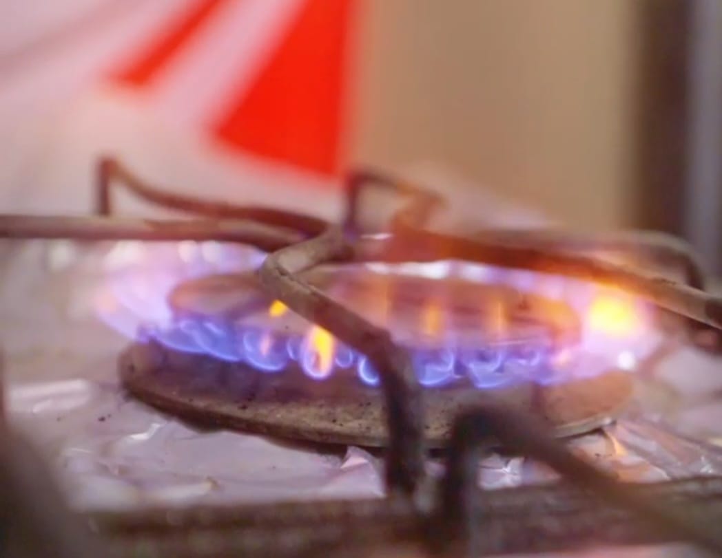 Veintiséis de Octubre: Con apoyo del GORE, Las Dalias celebra primera conexión de gas a domicilio