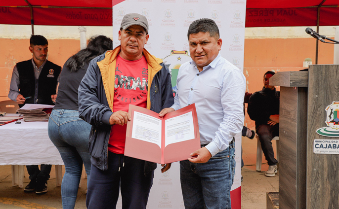 ¡Una jornada histórica en Cajabamba! Más de 100 familias ya cuentan con su título de propiedad