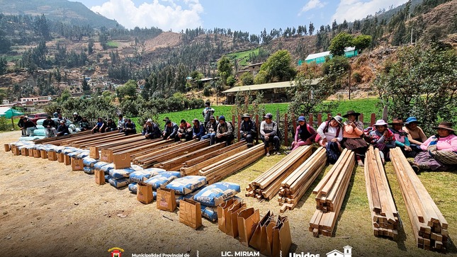 Archivo Imagen de "Se Realizó la Entrega de Materiales del Proyecto Denominado: Mejoramiento de los Servicios de Apoyo al Desarrollo Productivo en el Cultivo y Comercialización de Flores en Paucartambo"