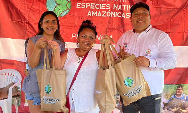 Compra realizada por una asistente a la feria.