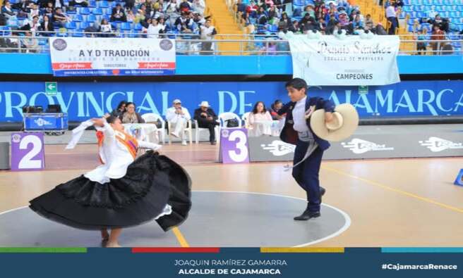 La cuna del arte y la tradición peruana recibe con júbilo el VII Concurso Nacional y II Sudamericano de Marinera Norteña, donde 220 parejas de diversas categorías danzan para celebrar la cultura y el talento.
Gracias a la coordinación de la Municipalidad Provincial de Cajamarca y la Corporación Cultural Orgullo Trujillano, este magno evento posiciona a Cajamarca como epicentro de actividades culturales que enaltecen nuestro patrimonio.
El alcalde Joaquin Ramírez reafirma: "La marinera es orgullo y tradición. Seguiremos impulsando nuestro legado cultural".