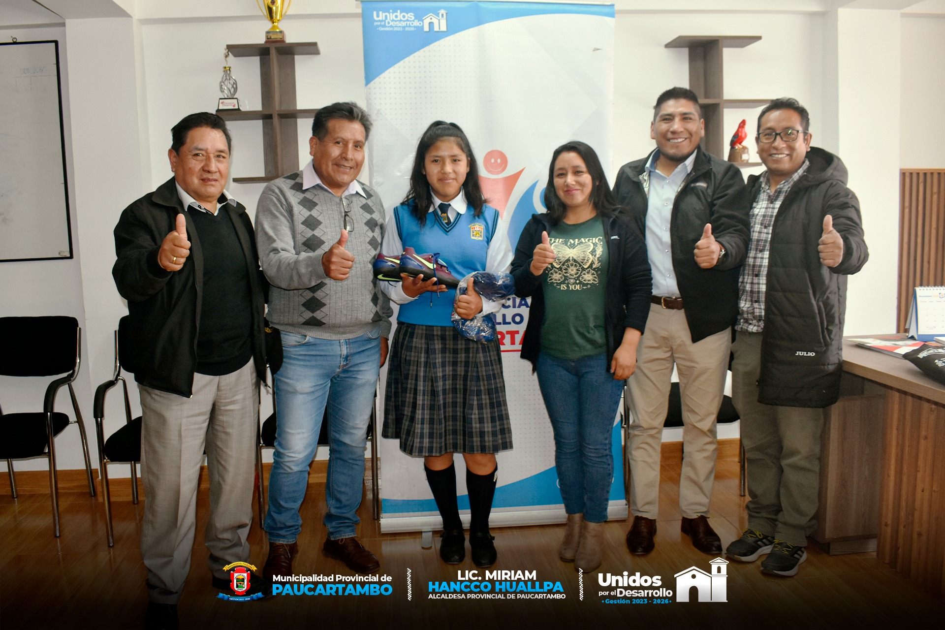 Archivo imagen de Entrega de Indumentaria Deportiva a Atleta Paucartambina que artcipará en Juegos Escolares Nacionales