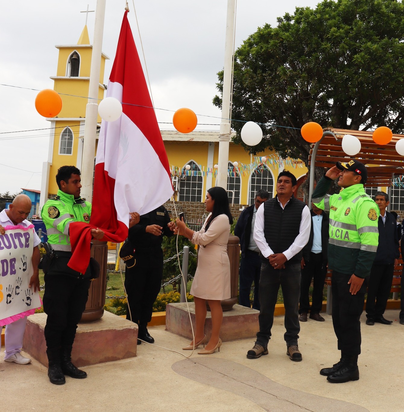 Municipalidad de Huarmaca y CODISEC realizan Izamiento y Pasacalle