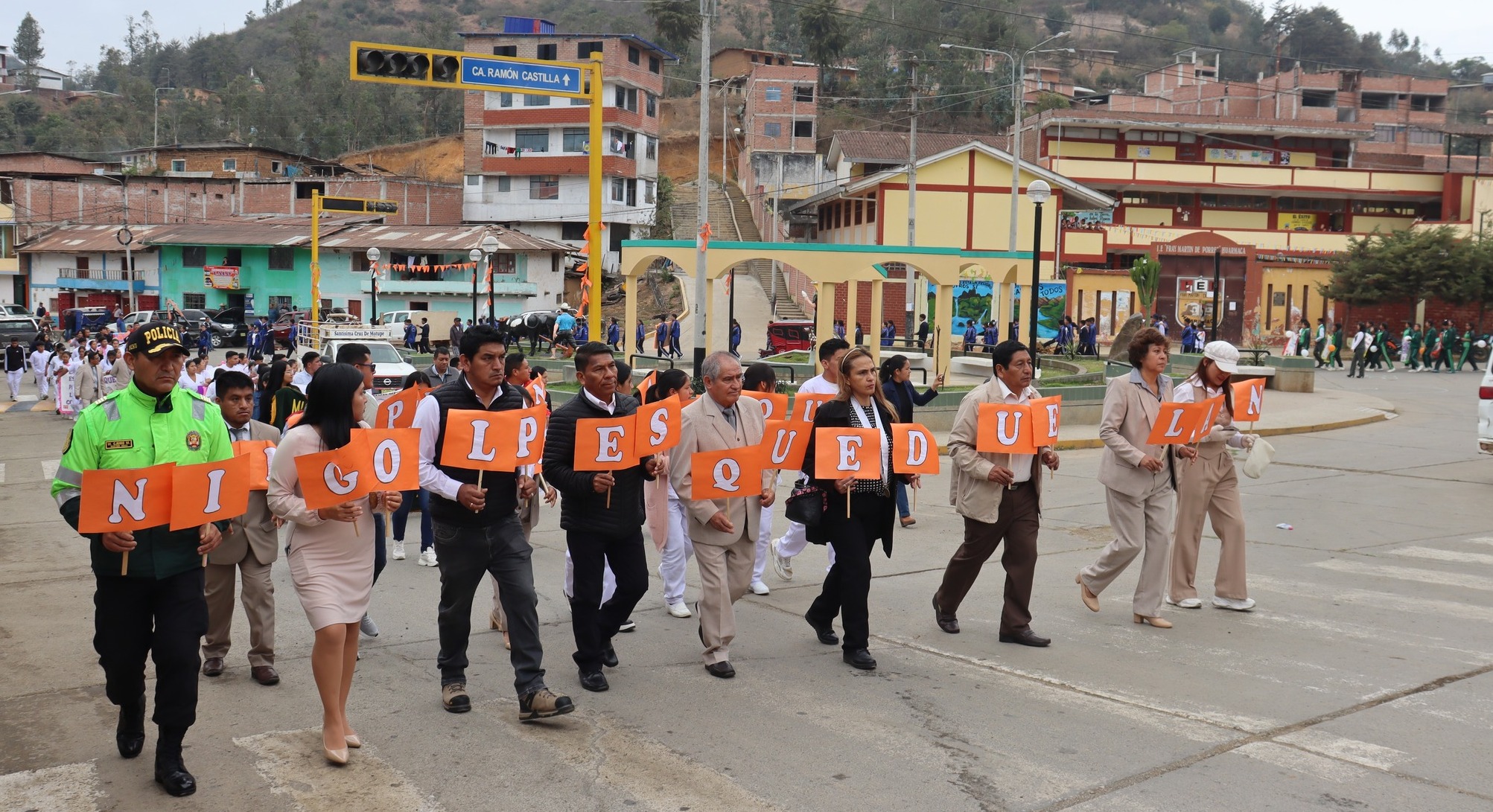 Municipalidad de Huarmaca y CODISEC realizan Izamiento y Pasacalle