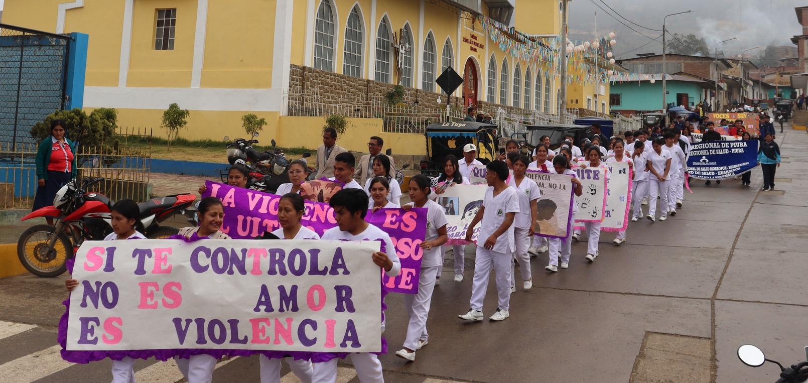 Municipalidad de Huarmaca y CODISEC realizan Izamiento y Pasacalle