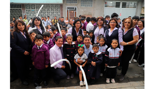 Durante su visita, destacó la importancia de los valores, el esfuerzo académico y el respeto mutuo como pilares para construir un mejor futuro.
¡Continuamos trabajando juntos por la formación de los líderes del mañana!