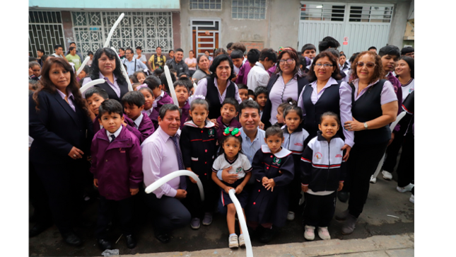 Durante su visita, destacó la importancia de los valores, el esfuerzo académico y el respeto mutuo como pilares para construir un mejor futuro.
¡Continuamos trabajando juntos por la formación de los líderes del mañana!