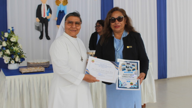 UGEL Piura rinde homenaje a directivos y docentes cesantes por su liderazgo y dedicación 