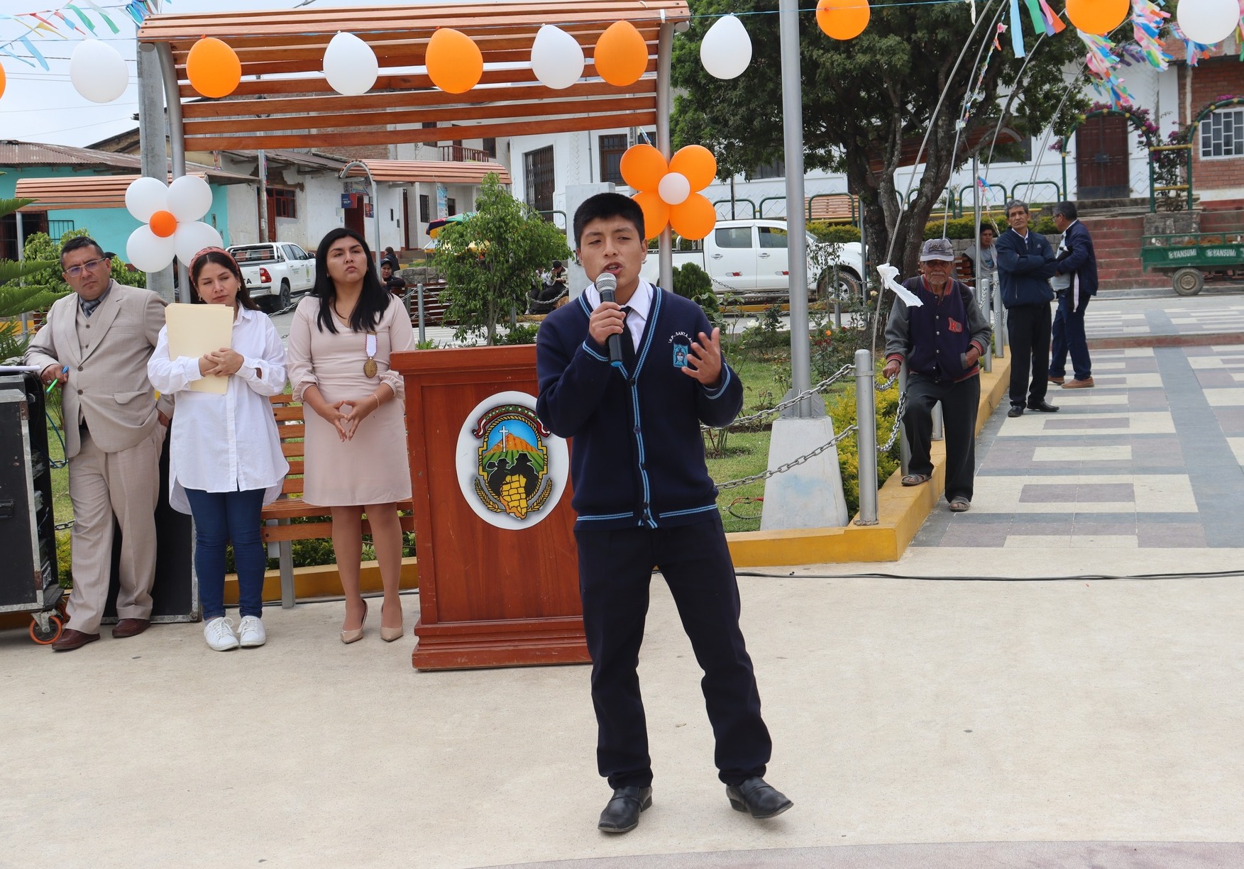 Municipalidad de Huarmaca y CODISEC realizan Izamiento y Pasacalle