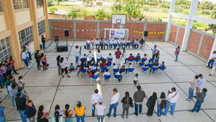 Moderno complejo educativo