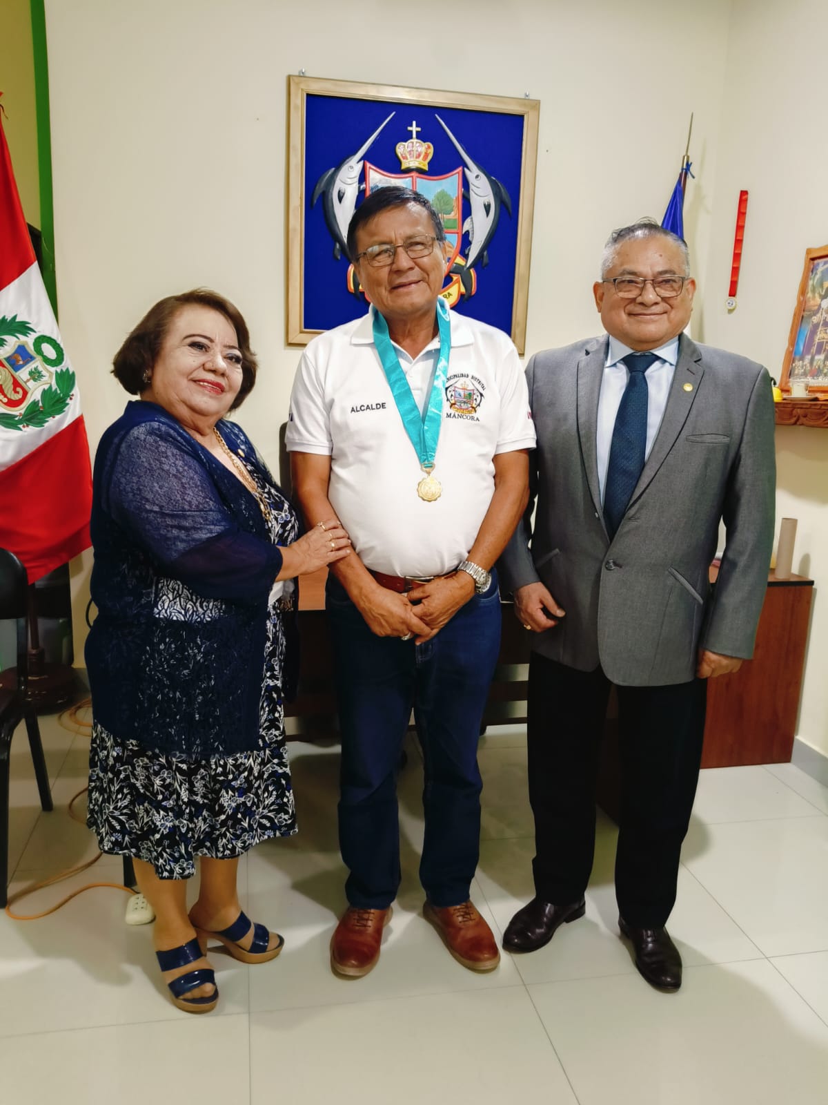 #MDMInforma| ALCALDE DE MÁNCORA RECIBE RECONOCIENTO POR FOMENTAR LA EDUCACIÓN EN NUESTRO DISTRITO. 👩‍🏫🧑‍🏫👩‍🎓🧑‍🎓